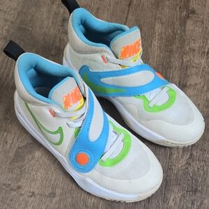 NIKE‎ Team Hustle D11 Kids' White & Blue Sneakers Velcro Basketball Court Sz 4.5